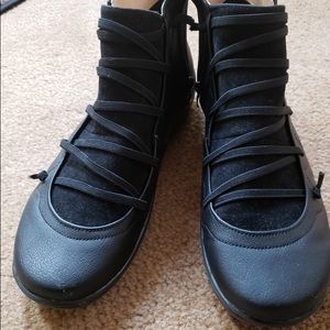 Black cozy shoes/boots